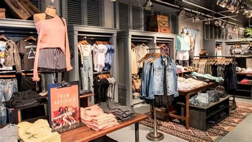 TellHCO.com – Take Hollister Survey – Get $10 OFF